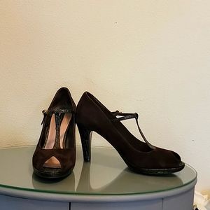 Bandolino Tollbridge PeepToe Suede Heel